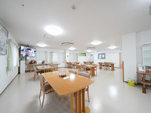 広々とした明るい集会室