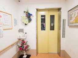 エレベーター前の通路