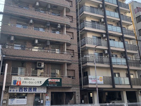 ケアスタッフ募集の建物外観