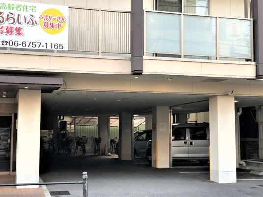スタッフイメージのエントランス