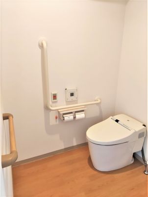 手すり付きトイレ設備