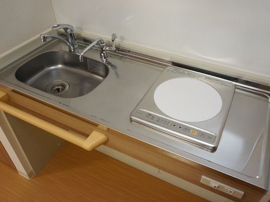 キッチンのシンクとコンロ