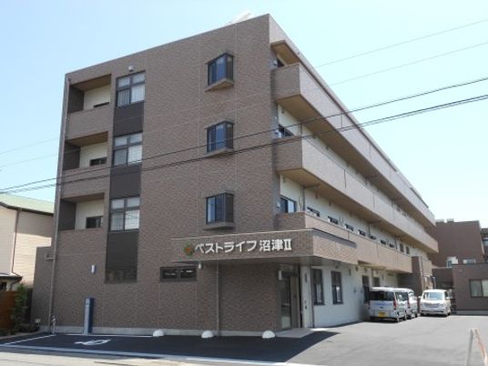 きれいな施設の外観