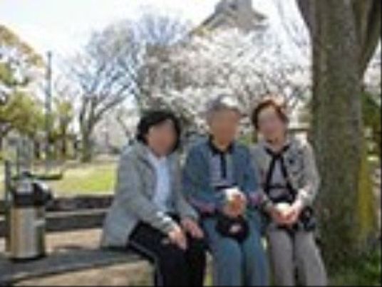 春日和に憩う三人