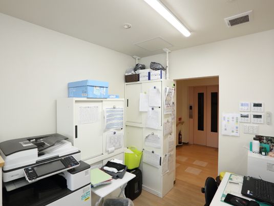 整った事務室