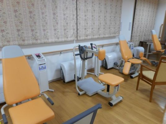 リハビリ機器のある部屋