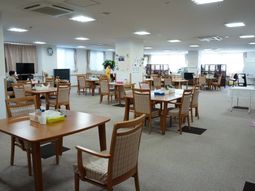 明るい食堂の様子