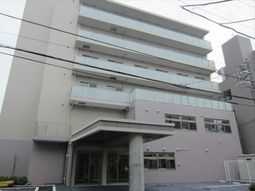 多階層の建物外観