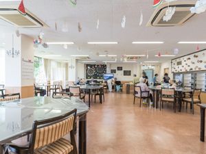 和やかな食堂の風景