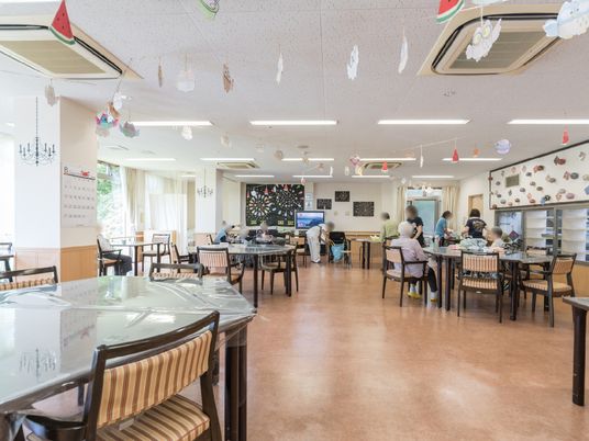 和やかな食堂の風景