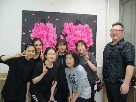 笑顔のスタッフ集合