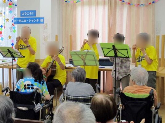 楽器演奏する集合スペース