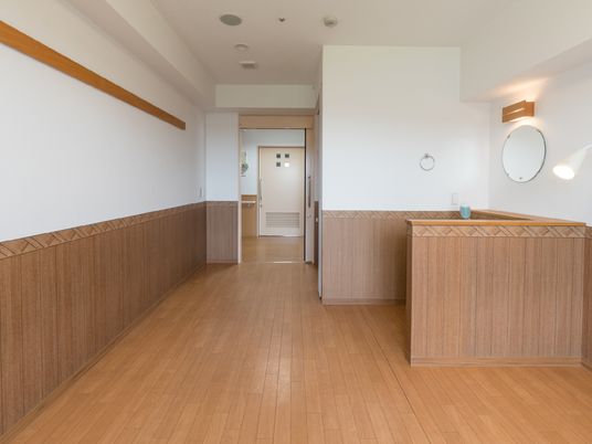 明るく清潔感のある廊下