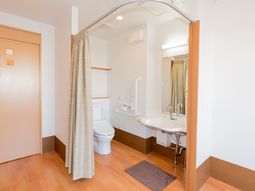 清潔なトイレと洗面台