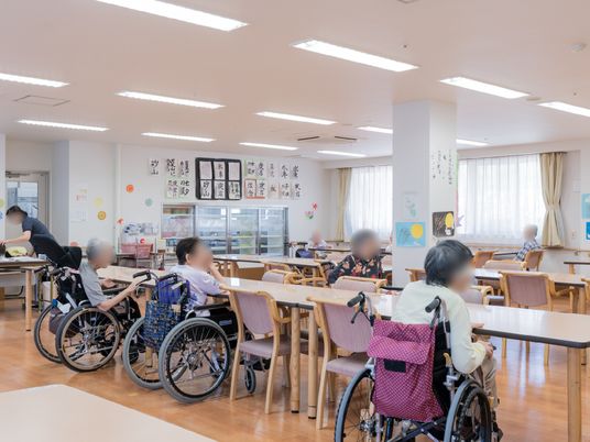 明るい共用ダイニング