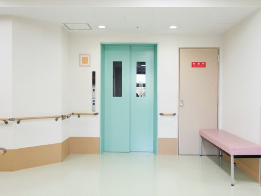 廊下とエレベーター