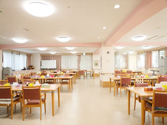広々とした食堂の様子