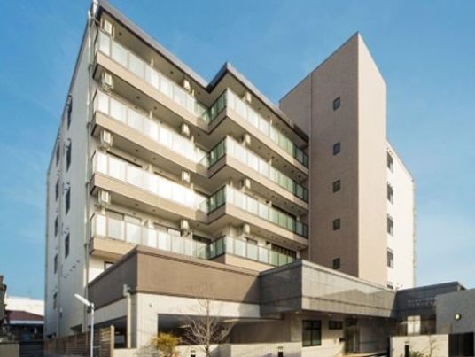 多階層のモダンな外観