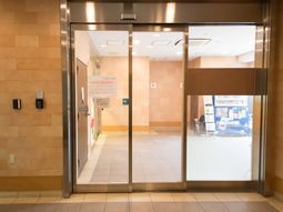 清潔感あるエントランス