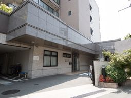 建物のエントランス風景