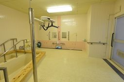 手すり付き浴室設備