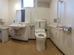 バリアフリー対応のトイレ