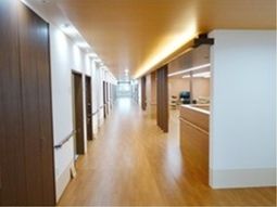 清潔感ある広い廊下