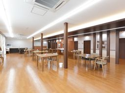 明るい食堂空間