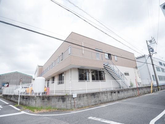モダンな建物の外観