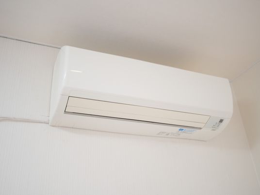 エアコンが取り付けられた壁