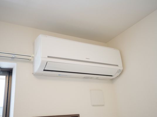 壁掛け型のエアコン