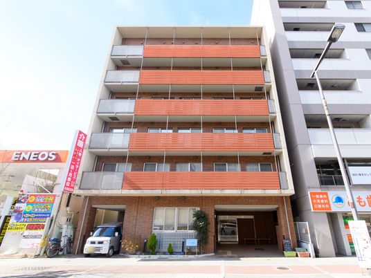 多階層の建物外観