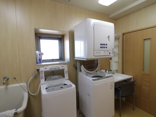 洗濯機と洗面台の部屋