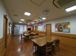 暖かみのある食堂空間