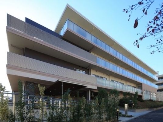 モダンな建物の外観