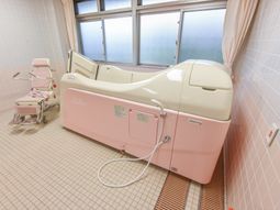 ピンクの快適浴槽