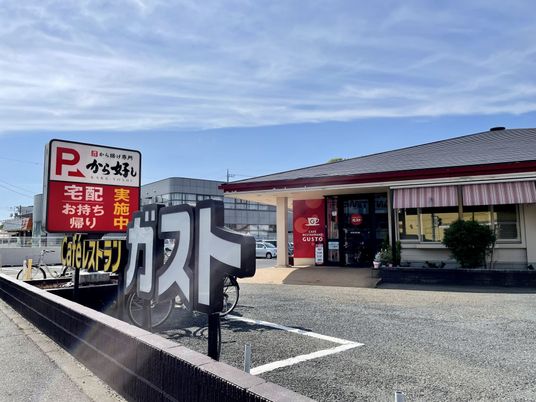 おしゃれなカフェエントランス