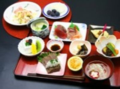 和風の彩り豊かな食事