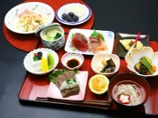 和風の彩り豊かな食事