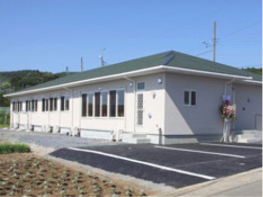 新築そうな建物の外観