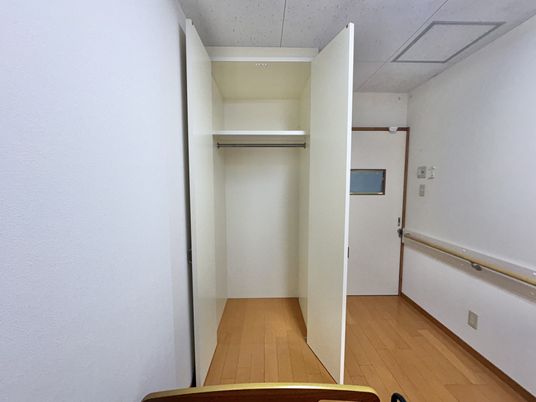 開放された収納の居室