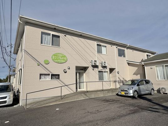 背の高い建物外観