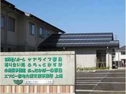 施設外観と駐車場