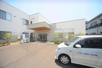 清潔感のある施設エントランス