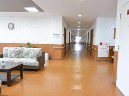 清潔感ある廊下の空間
