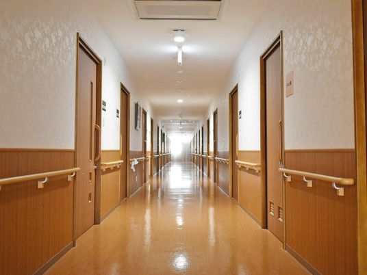 清潔で明るい廊下