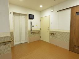 明るく清潔な廊下