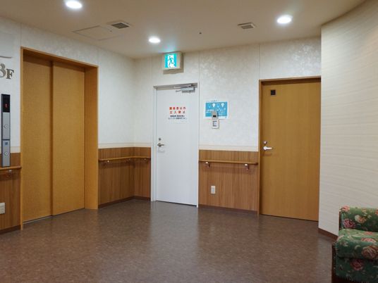 エレベーター前の廊下