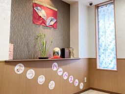 和風の壁掛けと窓