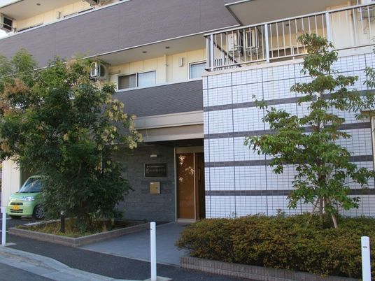 建物正面の外観  